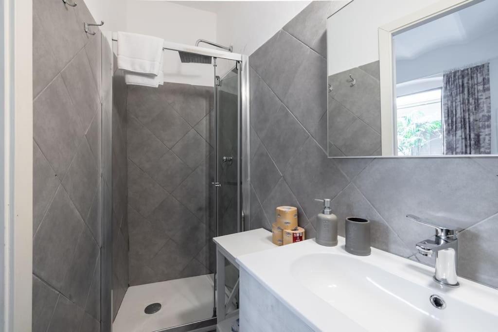 Colosseum Charming Apartment روما المظهر الخارجي الصورة
